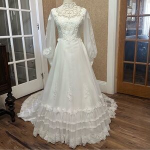 Vintage 70s 80s White Romantic Boho Chic Hippie Lace Chapel Train Wedding Dress